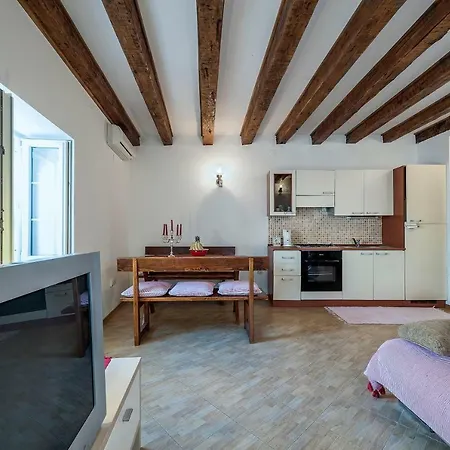 Aligator Apartment Primosten